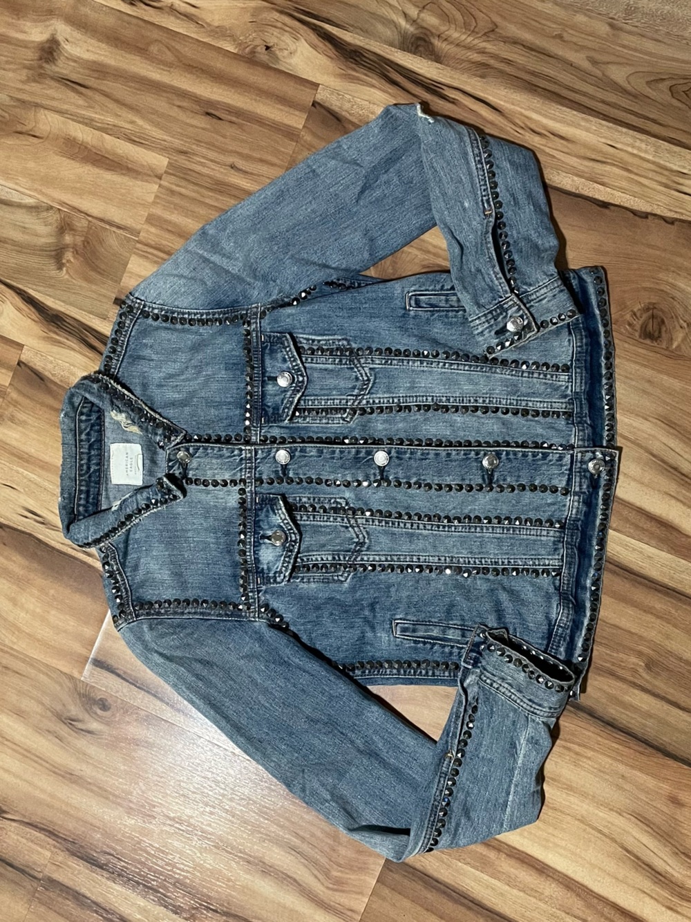 American Eagle Studded Distressed Denim Jacket M Jean Trucker Western Rocker
